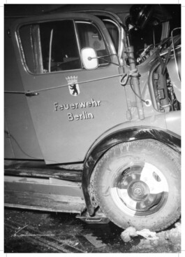 Alona Rodeh, Girl (from the Safe and Sound Poster Series), 2015